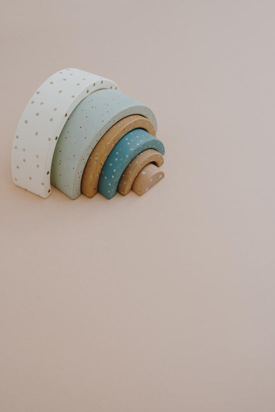 Minimalist Arch Stacker